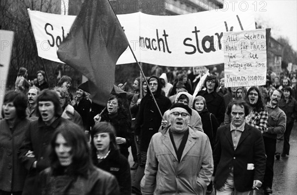 The dismissal of workers at the Mannesmann factory after a spontaneous strike not led by the union provoked protests by Mannesmann workers in Duisburg and other locations on 7 November 1973 and solidarity from workers at other factories