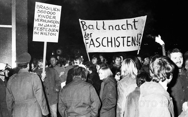 Several hundred students from the University of Duesseldorf gathered in front of the Hilton Hotel in 1971 to protest a banquet in the face of hunger and oppression in Brazil