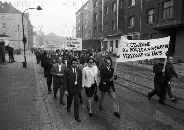 4000 workers of the steelworks Suedwestfalen AG took to the streets in Hagen on 4 October 1971 to protest for their jobs