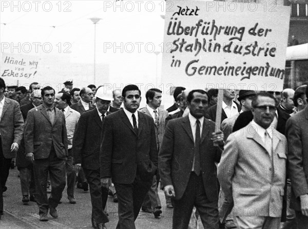 4000 workers of the steelworks Suedwestfalen AG took to the streets in Hagen on 4 October 1971 to protest for their jobs