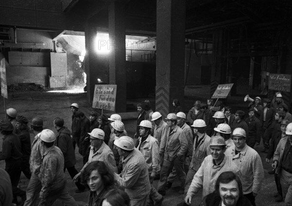 About 4000 steelworkers of Hoesch AG Westfalenhuette demonstrated on 14 January 1972