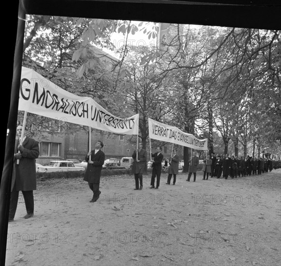 Those who support the Vietnam War betray the gospel of love. Pastors protest. With these slogans and sometimes wearing their robes