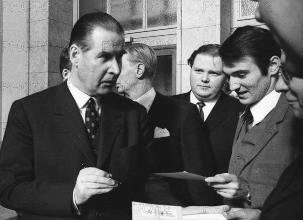 The Federal Assembly elected the new Federal President Gustav Heinemann) SPD) in the third ballot on 5. 3. 1969 in Berlin