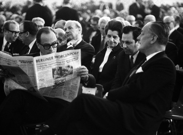 The Federal Assembly elected the new Federal President Gustav Heinemann) SPD) in the third ballot on 5. 3. 1969 in Berlin