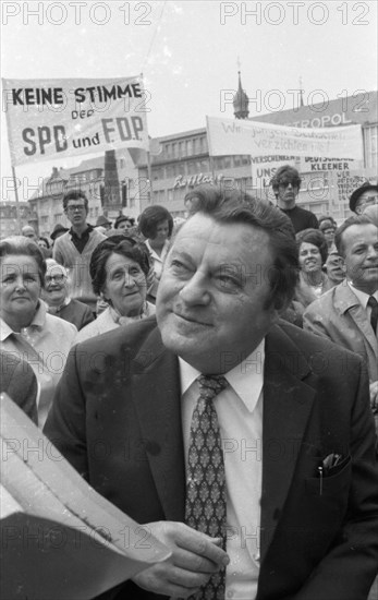 An expellees' rally on 30 May 1970 in Bonn with the NPD