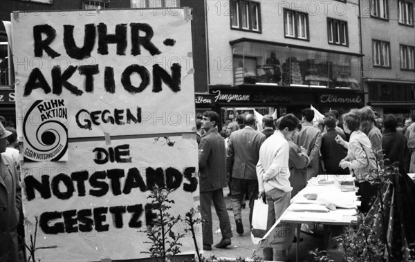 The Ruhr Action against the Emergency Laws in 1968 turned against the emergency legislation with numerous local actions by students