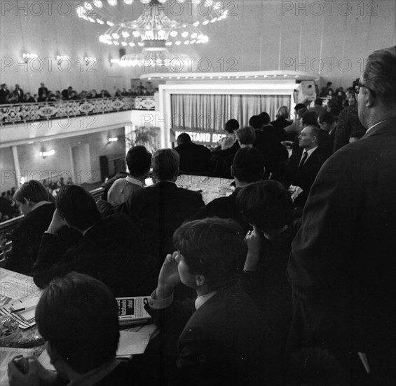 The Congress Emergency of Democracy was a first significant manifestation of trade unions and other democratic forces against the emergency laws on 30. 10. 1966 at the Roemer in Frankfurt/M