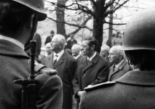 A meeting of the traditional associations of the Waffen- SS to honour their dead of the 6th SS Division North on 14. 11. 1971 in Hunrueck was accompanied by the Bundeswehr with officers and a squad of recruits