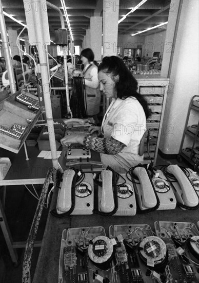 Women's workplaces at Siemens on 22. 11. 1973 during the production of telephone sets in Bocholt