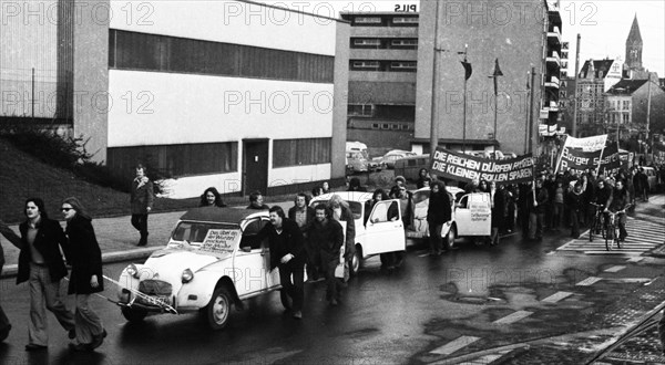 A demonstration with a DKP motorcade on 24 November 1973 in Essen against the driving bans on carless Sundays caused a sensation