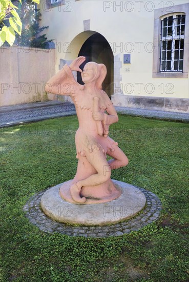 Stone figure of Till Eulenspiegel by Paul Boelecke at the Town Hall II