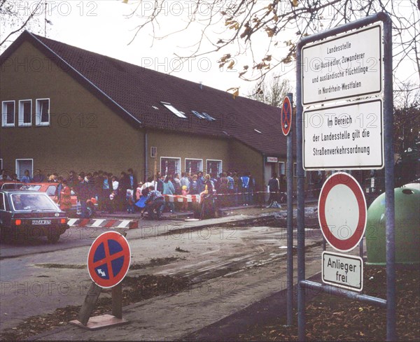 Gymnasium were also used. Immigrants and foreign refugees in North Rhine-Westphalia on 28. 10. 1988 in Unna-Massen. Since the sleeping accommodations were not sufficient