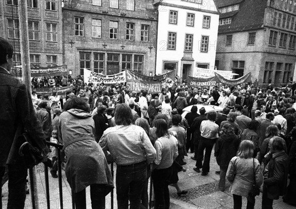 Those affected by the Radical Decree and the occupational bans demonstrated on 10 June 1972 in Bielefeld against the occupational bans