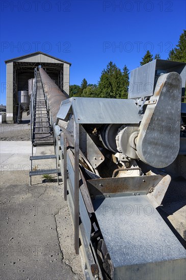 Steel silos and conveyor belt