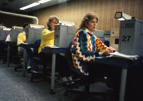 Hagen. Main post office. Mainly woman's jobs in letter distribution