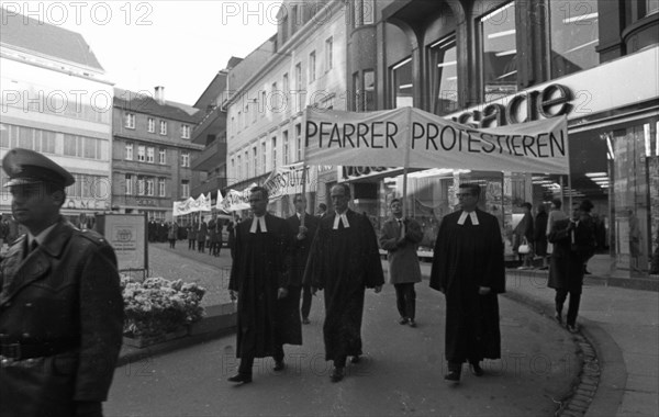 Those who support the Vietnam War betray the gospel of love. Pastors protest. With these slogans and sometimes wearing their robes