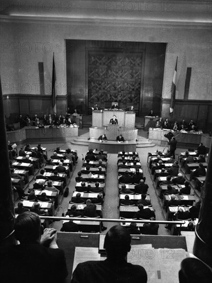 Session of the North Rhine-Westphalian Parliament in 1965 in Duesseldorf