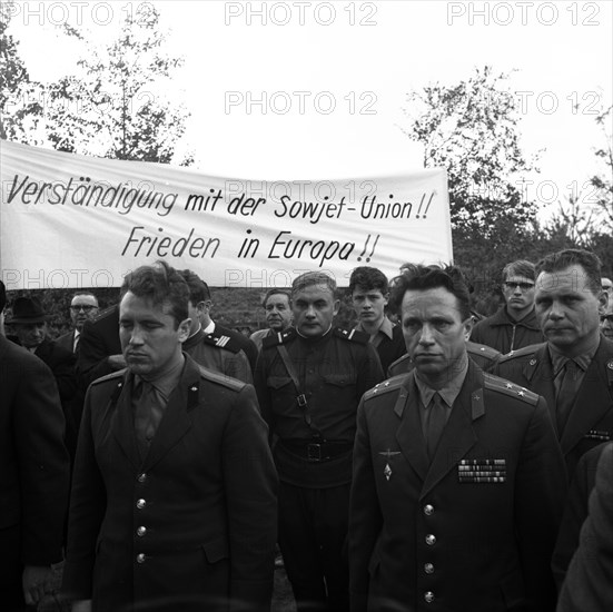 Soldiers and officers of the USSR Red Army were guests at the traditional tribute to soldiers killed in Nazi captivity at Blumen fuer Stukenbrock. Members of the Red Army