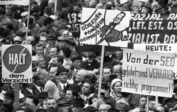 An expellees' rally on 30 May 1970 in Bonn with the NPD