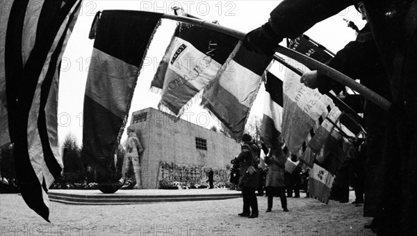 The traditional tribute to murdered Nazi victims on Good Friday 1945 in Rombergpark in Dortmund is also a demonstration