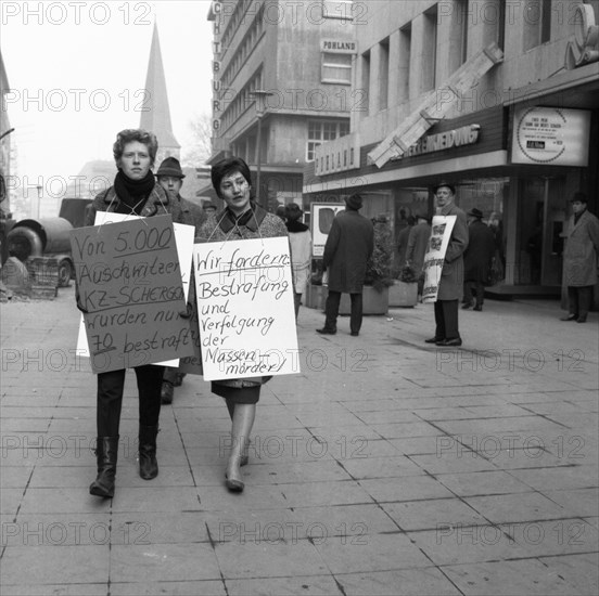 A protest of leftists and pacifists in the centre of Essen in 1965 turned against a glorification of Nazi crimes with a protest