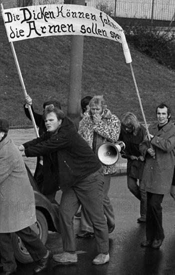 A demonstration with a DKP motorcade on 24 November 1973 in Essen against the driving bans on carless Sundays caused a sensation