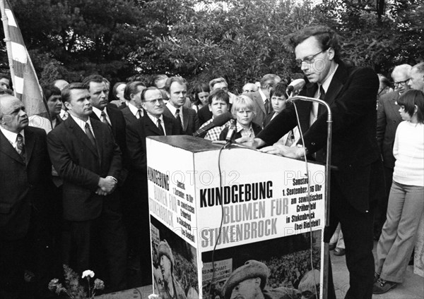 The traditional commemoration ceremony Flowers for Stukenbrock