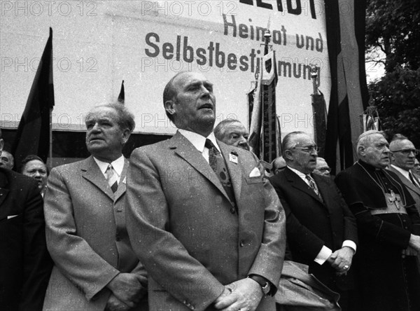 The Sudeten German Day of Expellees took place in 1972 on 21 May 1972 in Stuttgart. Walter Becher