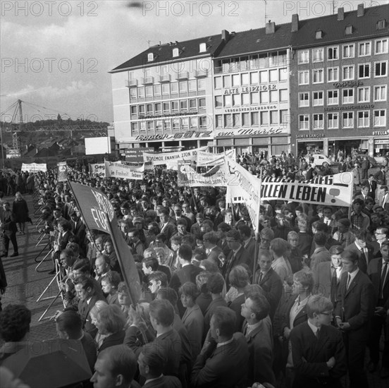 The anti-war day celebrated by trade unions and other democratic organisations was the day of Hitler's entry on 1. 9. 1939