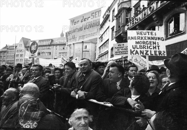 An expellees' rally on 30 May 1970 in Bonn with the NPD