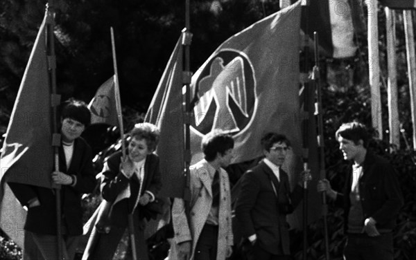 Good Friday 1945 the forest in Rombergpark was a place of crime. The commemoration of the Nazi crimes here on 23. 3. 1967 in Dortmund Bittermark a demonstration against neo-Nazism