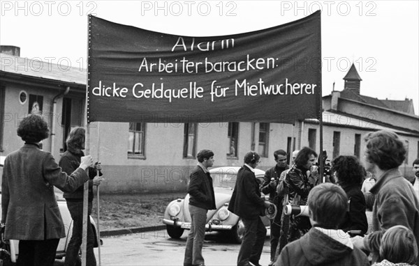 The report in a daily newspaper in Duesseldorf in 1968 about rent-seeking by Turkish guest workers aroused the pastor. The pastor of the Protestant church was agitated and called on his congregation to protest. Protest of the church congregation