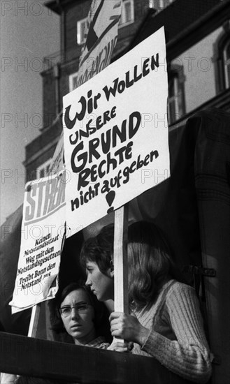 The Ruhr Action against the Emergency Laws in 1968 turned against the emergency legislation with numerous local actions by students