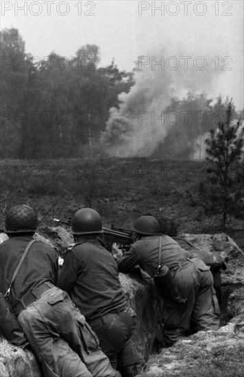 The basic training of conscripts in 1965 in a barracks in Dortmund and on a military training area in the Lueneburg Heath