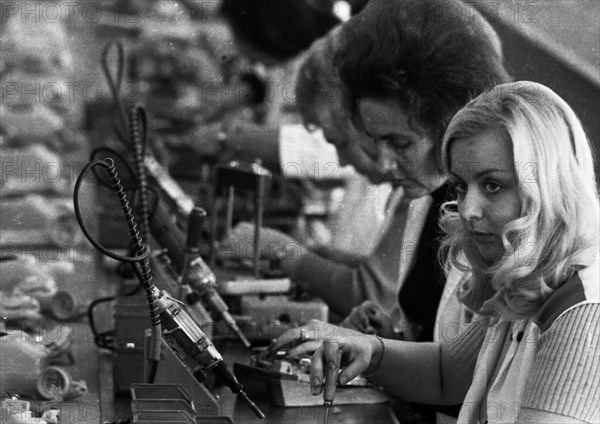 Women's workplaces at Siemens on 22. 11. 1973 during the production of telephone sets in Bocholt
