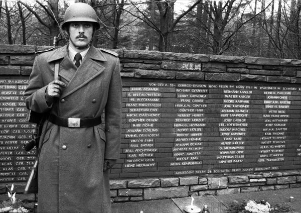 A meeting of the traditional associations of the Waffen- SS to honour their dead of the 6th SS Division North on 14. 11. 1971 in Hunrueck was accompanied by the Bundeswehr with officers and a squad of recruits