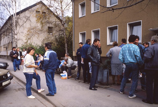 Gymnasium were also used. Immigrants and foreign refugees in North Rhine-Westphalia on 28. 10. 1988 in Unna-Massen. Since the sleeping accommodations were not sufficient