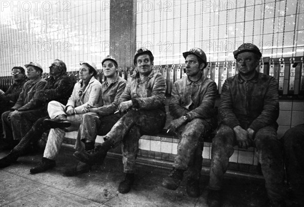 A workers' meeting in the wash-house of the Monopol colliery on 18 November 1973 in Kamen was replaced by a demonstration against the closure of the colliery