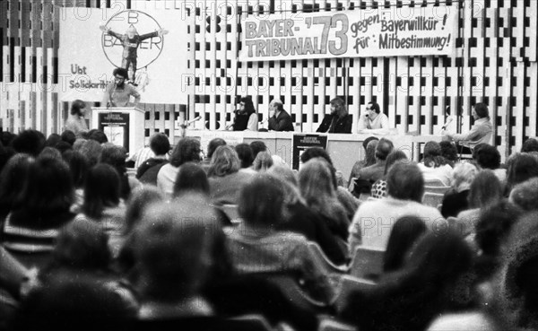 The promotion of co-determination at the Bayerkonzern was the aim of this event of trade unionists and left-wingers on 8 December 1973 in Leverkusen