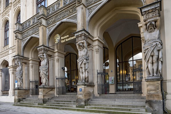 Portal and loggia with monumental atlases of the Museum Fuenf Kontinente