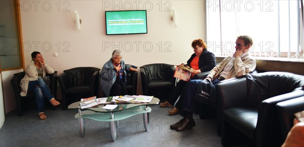 This internist in the centre of a larger city works mainly as a family doctor. The photo shows: Waiting room