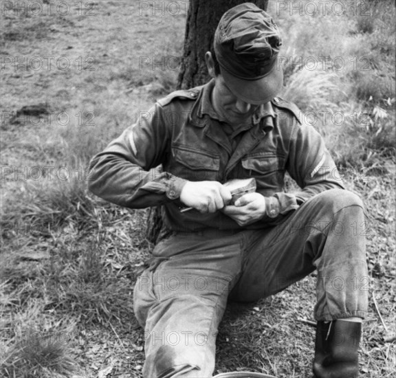 The basic training of conscripts in 1965 in a barracks in Dortmund and on a military training area in the Lueneburg Heath