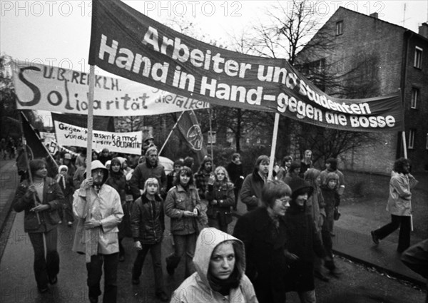 The dismissal of workers at the Mannesmann factory after a spontaneous strike not led by the union provoked protests by Mannesmann workers in Duisburg and other locations on 7 November 1973 and solidarity from workers at other factories