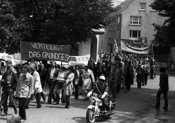 Those affected by the Radical Decree and the occupational bans demonstrated on 10 June 1972 in Bielefeld against the occupational bans