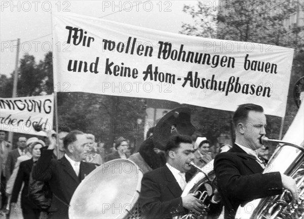 The traditional 1 May 1958 parade of the DGB. here in Hanover