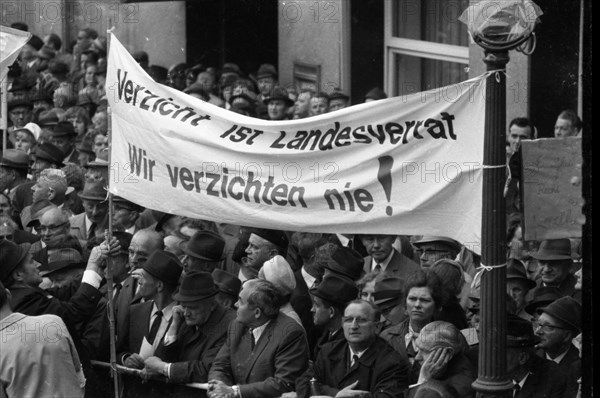 An expellees' rally on 30 May 1970 in Bonn with the NPD