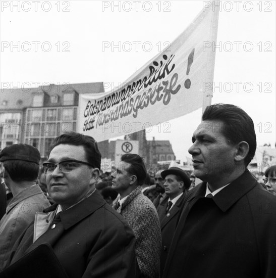 The Congress Emergency of Democracy was a first significant manifestation of trade unions and other democratic forces against the emergency laws on 30. 10. 1966 at the Roemer in Frankfurt/M