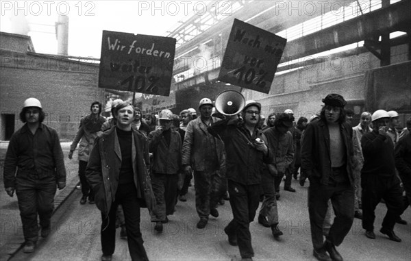 About 4000 steelworkers of Hoesch AG Westfalenhuette demonstrated on 14 January 1972