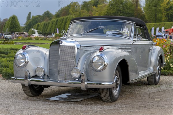 Vintage Mercedes 300 S Cabriolet