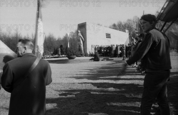 Good Friday 1945 the forest in Rombergpark was a place of crime. The commemoration of the Nazi crimes here on 23. 3. 1967 in Dortmund Bittermark a demonstration against neo-Nazism